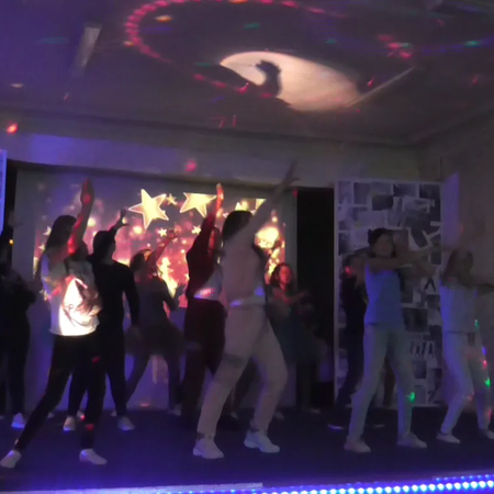 Танцевальный коллектив "Данс"  отпраздновал 25-летний юбилей при полном аншлаге.